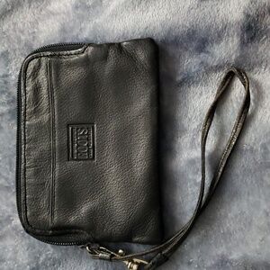 Roots leather wristlet, black